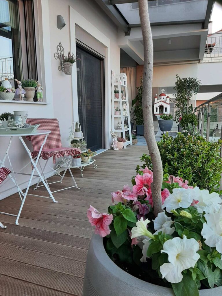 Τραπεζάκι βεράντας με καρέκλες