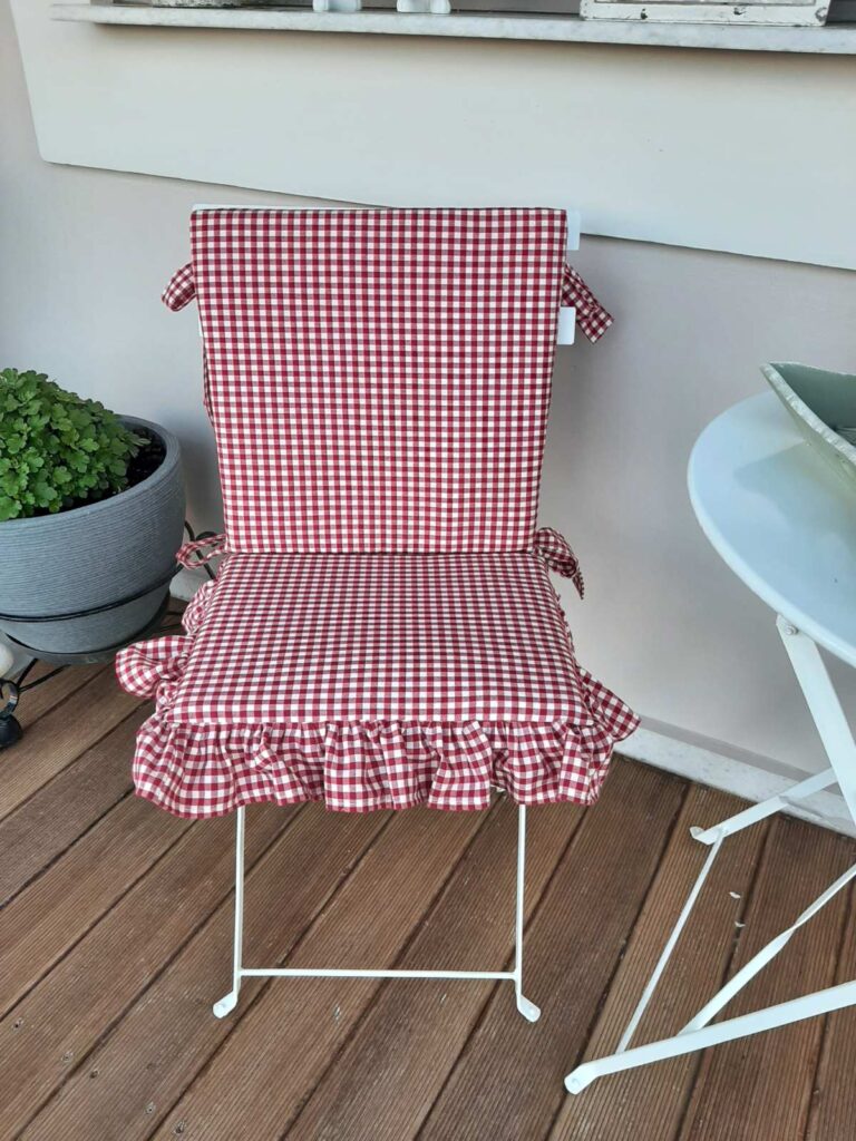 Τραπεζάκι βεράντας με καρέκλες