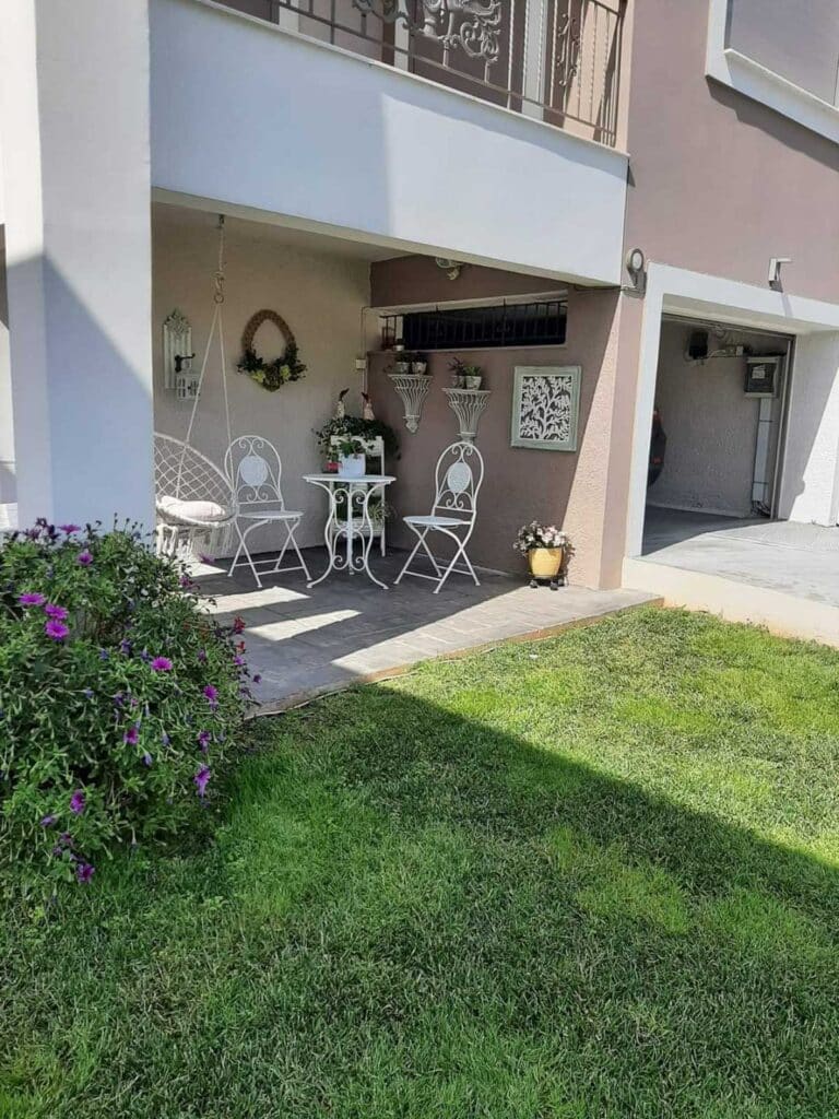 Διακόσμηση γωνιάς κήπου