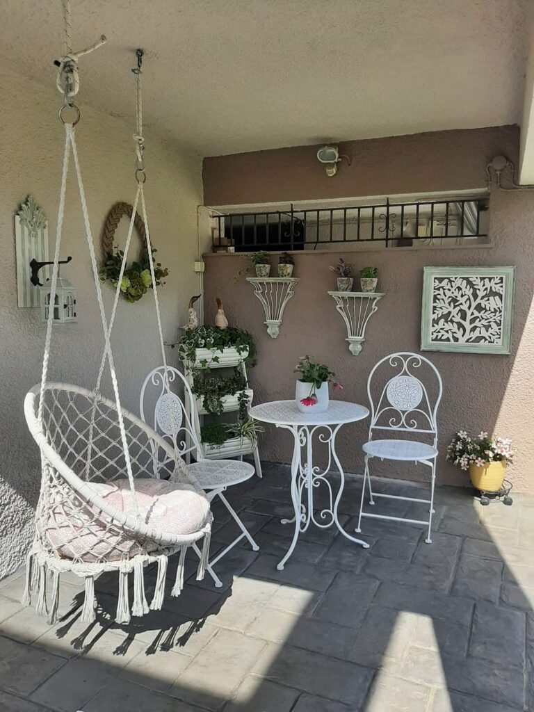 Διακόσμηση γωνιάς κήπου