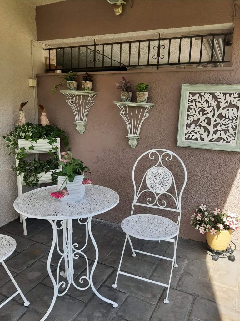 Διακόσμηση γωνιάς κήπου