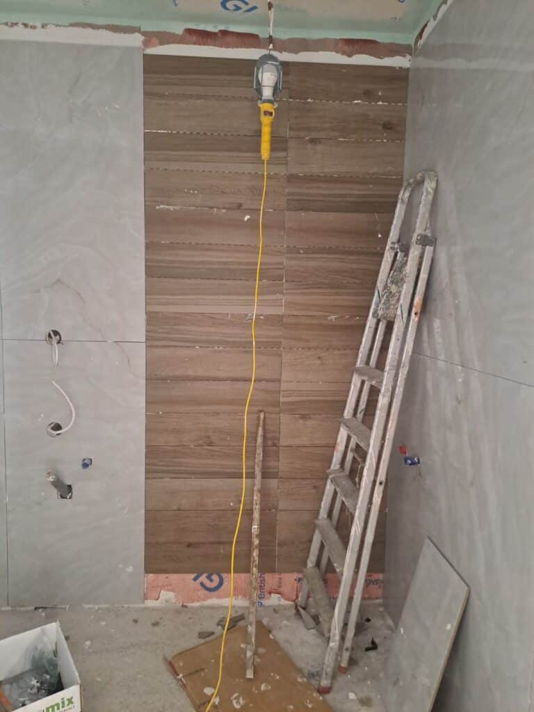 Μπάνιο τοποθέτηση πλακιδίων