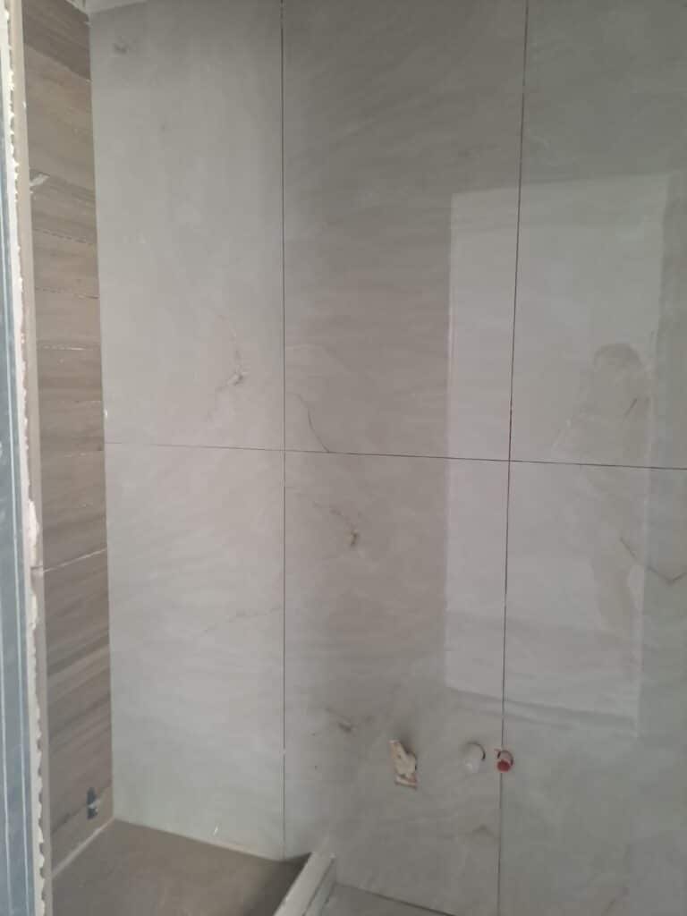 Μπάνιο τοποθέτηση πλακιδίων