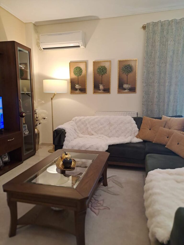 Τραπεζάκι σαλονιού