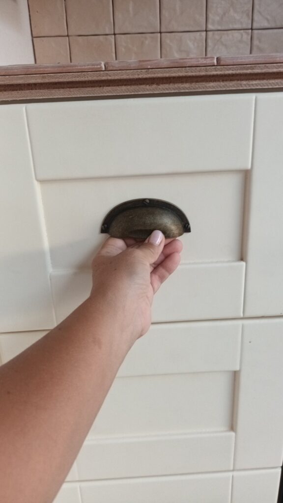 Συρτάρια & ντουλάπια κουζίνας