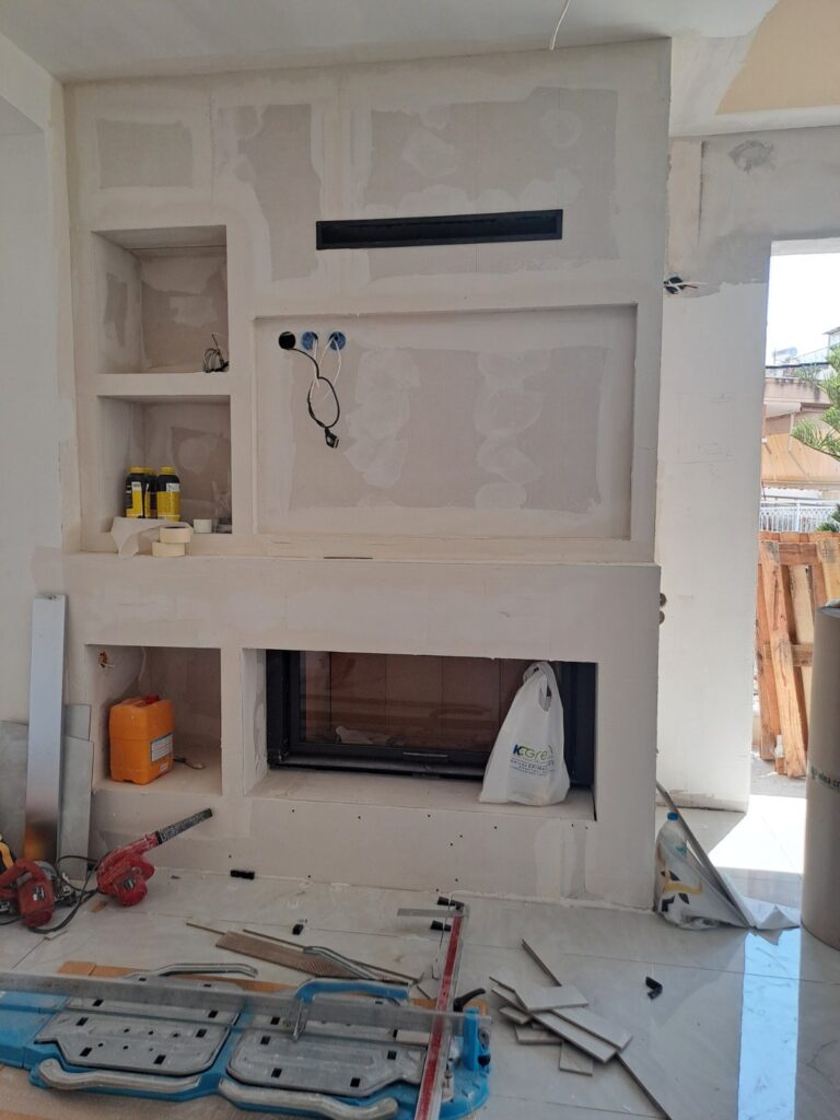 Τζάκι ενεργειακό στο σαλόνι με τηλεόραση