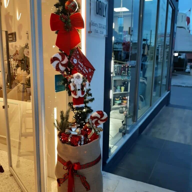 Χριστουγεννιάτικη διακόσμηση καταστήματος