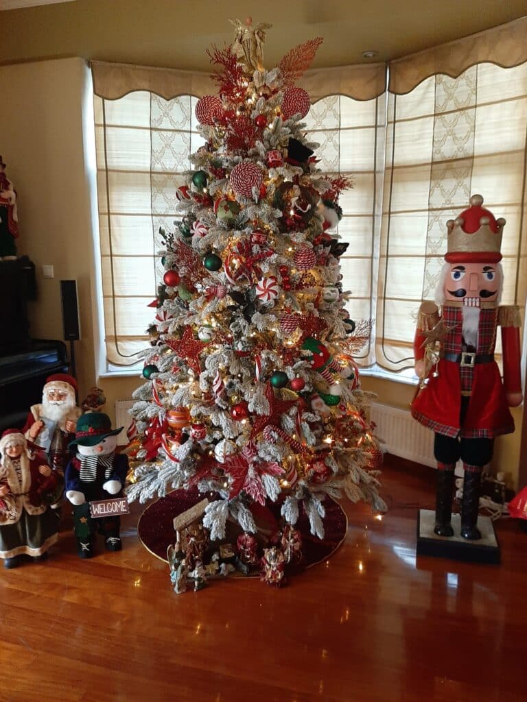 Χριστουγεννιάτικη διακόσμηση δέντρο