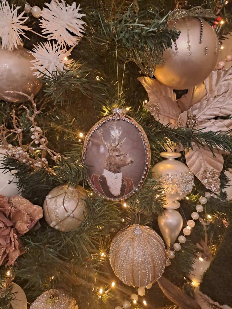 Χριστουγεννιάτικο δέντρο 2024