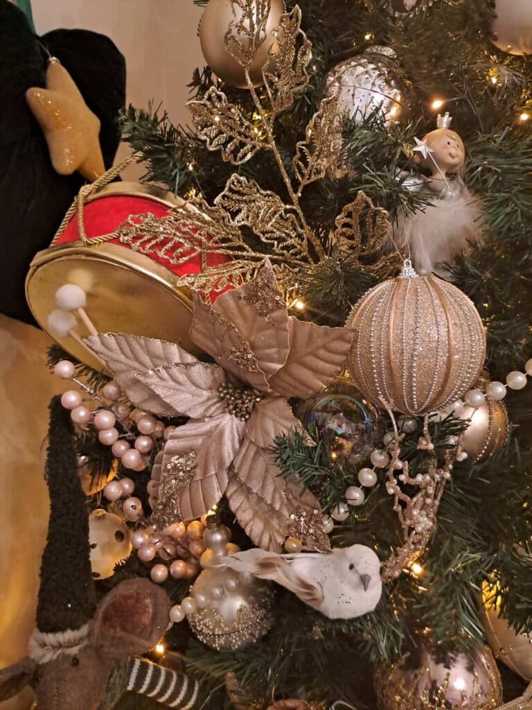 Χριστουγεννιάτικος στολισμός σαλόνι 2024