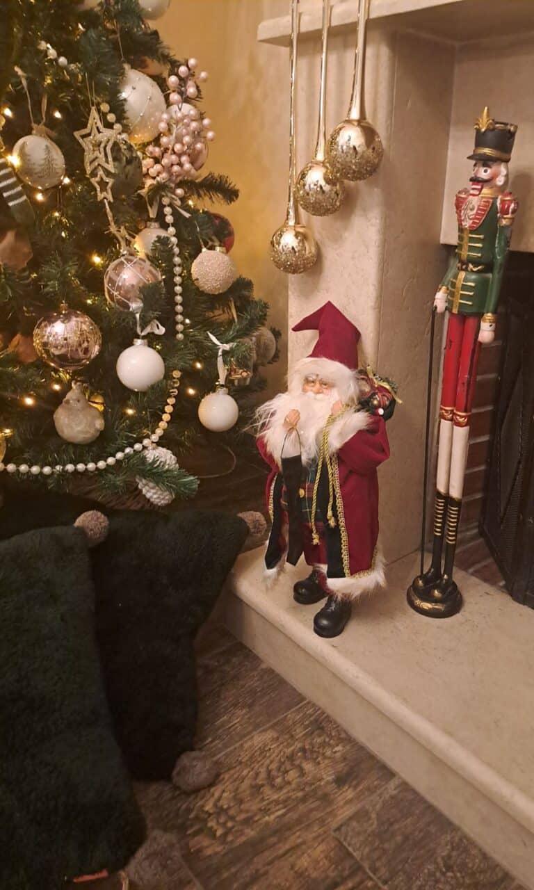 Χριστουγεννιάτικος στολισμός σαλόνι 2024