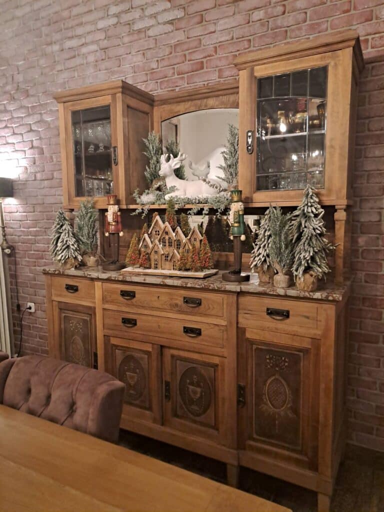 Χριστουγεννιάτικος στολισμός τραπεζαρία 2024